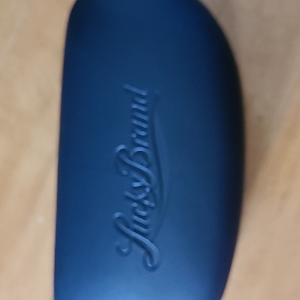 GUC Lucky Brand sunglass case
